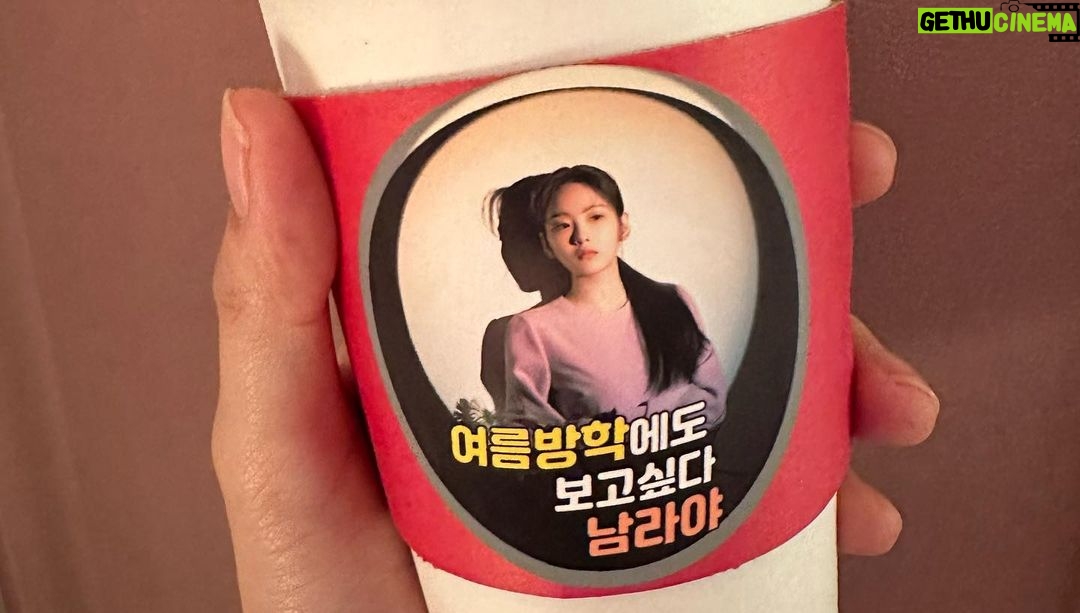 Cho Yi-hyun Instagram - 고마워 로몬아! 덕분에 잘마셨어🤎 로몬천사만만세🎀