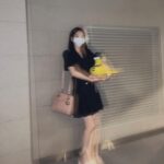 Cho Yi-hyun Instagram – 영화관에서 파는 굿즈를 부모님 허락없이 살 수 있다는 건, 
정말 멋진 어른이 된 기분이야.