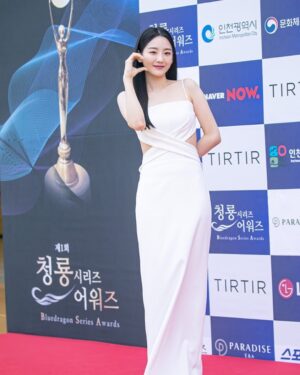 Cho Yi-hyun Instagram - 제1회 청룡시리즈어워즈🤎