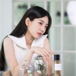 Cho Yi-hyun Instagram - 들판에 만개한 꽃들이 저를 안아주는 것 같은 풍성한 플로럴 프루티 향. 라 콜렉시옹 프리베 쟈스망 데 쟝주의 산뜻한 향기로 일상을 우아하고 향기롭게 만들어보세요. #라콜렉시옹프리베 #쟈스망데쟝주 #DiorLaCollectionPrivée #디올뷰티 #디올향수 #DiorParfums @dior
