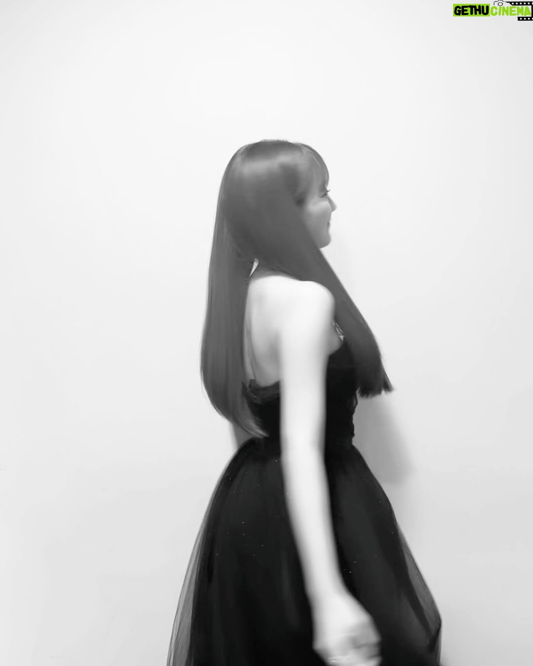 Cho Yi-hyun Instagram - 책임감 갖고 노력하는 사람 되겠습니다. 진심으로 감사합니다. 깊고 편안하게 잠에 들 수 있는 날들이 많길 바랍니다. 2024년 새해 복 많이 받으세요🍀