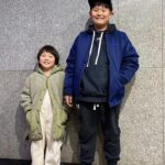 Choi Ja-woon Instagram - 지난주 릴스를 찍을줄 아는 @yoo_seung_a_2015 승아의 도움으로 슬릭백 찍어봄. 그냥 뛰어다니는 수준 🤣 릴스찍다 수혁이가 자주보는 강철부대 이동규님을 봤다. @gyu_17_2 수혁이 너무 좋아함. ㅋ ㅋ ㅋ 사진찍어 주셔서 감사합니다🥰 #최수혁#최자운#유승아 #키즈모델 #아역배우 #슬릭백#대환장파티 #우연히만난 #강철부대#이동규 #사진찍어주셔서감사합니다❣️ #kids#kidsmodel #kidsactor #드라마#영화#광고#casting #섭외 #일상#기록스타그램