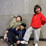 Choi Ja-woon Instagram - 지난주 릴스를 찍을줄 아는 @yoo_seung_a_2015 승아의 도움으로 슬릭백 찍어봄. 그냥 뛰어다니는 수준 🤣 릴스찍다 수혁이가 자주보는 강철부대 이동규님을 봤다. @gyu_17_2 수혁이 너무 좋아함. ㅋ ㅋ ㅋ 사진찍어 주셔서 감사합니다🥰 #최수혁#최자운#유승아 #키즈모델 #아역배우 #슬릭백#대환장파티 #우연히만난 #강철부대#이동규 #사진찍어주셔서감사합니다❣️ #kids#kidsmodel #kidsactor #드라마#영화#광고#casting #섭외 #일상#기록스타그램