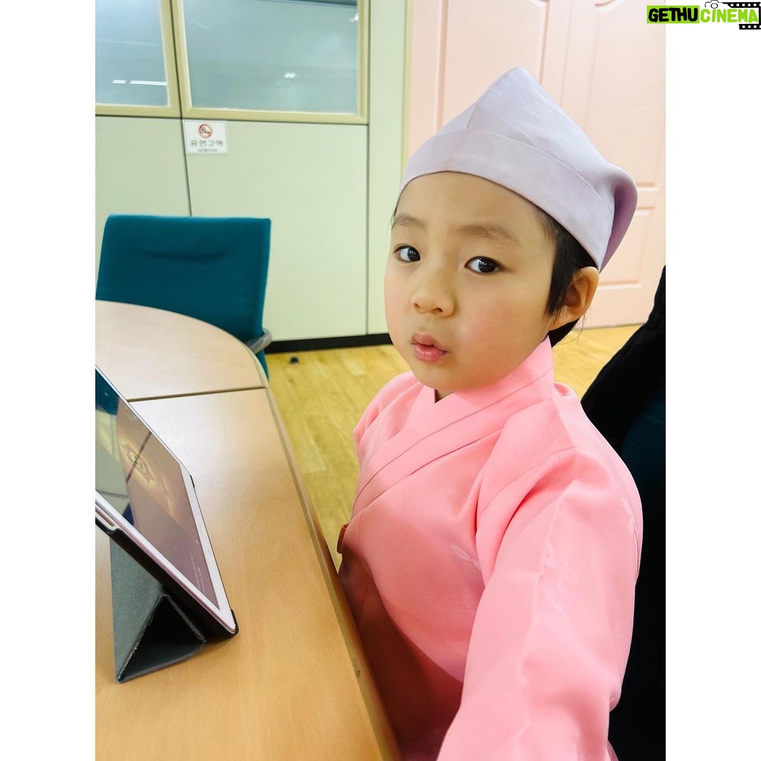 Choi Ja-woon Instagram - Shooting๐ฅ ์ดฌ์๋๊ธฐ์ค. . . ํผ์์๋ ์๋์์.๐ค ๋จธ๋ฆฌ๊ฐ ๊ธธ์ด์ ธ์ ๋๋ฌด ์ ๊ธฐํ๊ณ ์ข๋ค๊ณ ใ
ใ
ใ
ใ
ใ
์ค๋๋ ์ฆ์ดฌํ๊ณ ๊ฐ์โฃ๏ธ Thanks to @group_ti @groupti_agency @ti_junsung #์ต์์ด#์์ญ๋ฐฐ์ฐ#ํค์ฆ๋ชจ๋ธ #๋๋ผ๋ง#์ํ#๊ด๊ณ #tvcf #์ดฌ์#์ดฌ์๋๊ธฐ์ค#์ดฌ์์ค์ผ์น #kbs๋๋ผ๋ง #kbs์์์ผํฐ #kids#kidsmodel #kidsactor #kidsinfluencer #kidsfashion
