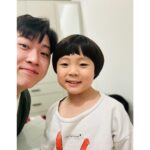 Choi Ja-woon Instagram - 아이스크림홈런온에어🤗 즐겁게 촬영했던 이틀^^ 촬영내내 천사같았던 감독님과 자운이를 귀여워해주신 엄마배우님 @daoezi 기념촬영. 감사합니다❤️❤️❤️❤️ @homelearn_official Thank to @group_ti @groupti_agency @ti_act @ti_movie_jhj @ti_ad_yhl #최자운#아역배우 #키즈모델 #드라마#오디션#캐스팅#촬영 #광고온에어#광고촬영#광고 #tvcf#전매체#아이스크림홈런 #kids#kidsmodel #kidsactor #kidsinfluencer #casting #일상#기록#minime❤️