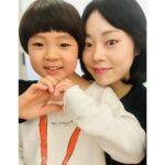 Choi Ja-woon Instagram - 아이스크림홈런온에어🤗 즐겁게 촬영했던 이틀^^ 촬영내내 천사같았던 감독님과 자운이를 귀여워해주신 엄마배우님 @daoezi 기념촬영. 감사합니다❤️❤️❤️❤️ @homelearn_official Thank to @group_ti @groupti_agency @ti_act @ti_movie_jhj @ti_ad_yhl #최자운#아역배우 #키즈모델 #드라마#오디션#캐스팅#촬영 #광고온에어#광고촬영#광고 #tvcf#전매체#아이스크림홈런 #kids#kidsmodel #kidsactor #kidsinfluencer #casting #일상#기록#minime❤️