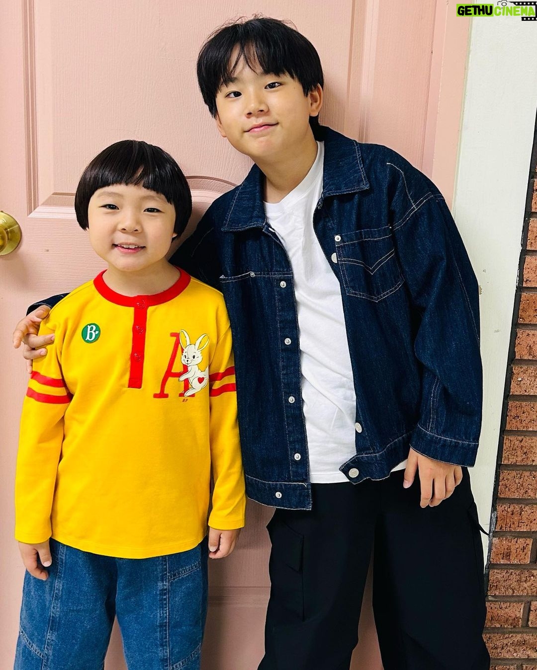 Choi Ja-woon Instagram - Shooting๐ฅ ์์ ์ฆ์ดฌ์ ๊ฟ์ดฌโค๏ธ ๋ถ์ฅ๊น์งํด์ 2์๊ฐ๋ง์ ๋๋จ! ๋งค์ผ ์ค๋๋ง ๊ฐ์ผ๋ฉด ์ข๊ฒ ๋น๐ฅฐ ํ์์ํจ๊ป @red.dragon1030 ๋ค์์ดฌ์์ ๋๋ ์ฆ๊ฒ๊ฒ ๋์ํ์๐ค Thanks to @group_ti @groupti_agency @ti_junsung #์ต์์ด#์์ญ๋ฐฐ์ฐ#ํค์ฆ๋ชจ๋ธ #๋๋ผ๋ง#์ํ#๊ด๊ณ #tvcf #์ดฌ์#์ดฌ์๋๊ธฐ์ค#์ดฌ์์ค์ผ์น #kbs๋๋ผ๋ง #kbs์์์ผํฐ #์ฆ์ดฌ#๊ฟ์ดฌ์๐ฏ #์ค๋๋ง๊ฐ์๋ผโ๏ธ #kids#kidsmodel #kidsactor #kidsinfluencer #kidsfashion