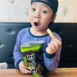 Choi Ja-woon Instagram - 파주—>삼척🚙310km 콜타임am9시30분 새벽5시 내복입은채로 보쌈해서 출발! 눈뜨니 자운이는 벌써 도착했냐며. . 도착하자마자 편의점으로 직행했는데 저번에는 노가리깡 득템 하더니 오늘은 구하기 힘든 먹태깡 득템🤩 오늘도 먹태깡으로 하루가 즐겁당😊 촬영대기하면서도 즐거운자운이❣️ Thanks to @bnbartcenter @bnbkids_agency @ojaedong @burnit814 #최자운#아역배우#키즈모델 #드라마#영화#광고#tvcf #촬영#촬영대기중#촬영스케치 #편의점그램 #먹태깡득템 #kids#kidsmodel #kidsactor #kidsinfluencer #kidsfashion
