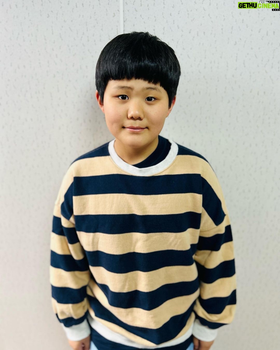 Choi Ja-woon Instagram - 수혁이는 태용의 첫사랑의 친오빠 회장오빠역할이었어요. 엄마없이 촬영했던날! 어린태용 @dongha_ko 태용누나 @da_yeon_v 태용의첫사랑 @yoonvely_soyooniii Posted @withregram • @yoonvely_soyooniii #nct127thelostboys ::: NCT127:더 로스트 보이즈 ::: 디즈니플러스에서 전체에피스드가 오픈되었어요:) @disneypluskr 제이박 감독님 첨뵈었는데 너무 자상하시고 칭찬도 많이해주시고 감사했습니다..! #최고👍🏻 또 만나뵙길 바래보며…🥹🙏 어린태용 동하오빠 태용누나 다연언니 친오빠 수혁오빠 너무 반가웠어요~~~😍 #nct127더로스트보이즈 #디즈니플러스코리아 #태용 #더로스트보이즈 #아이돌다큐 #smentertainment #nct#디즈니플러스 최훈민디렉터님 #감사합니다 @choi.hm