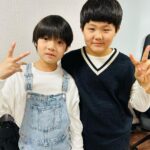 Choi Ja-woon Instagram - 수혁이는 태용의 첫사랑의 친오빠 회장오빠역할이었어요. 엄마없이 촬영했던날! 어린태용 @dongha_ko 태용누나 @da_yeon_v 태용의첫사랑 @yoonvely_soyooniii Posted @withregram • @yoonvely_soyooniii #nct127thelostboys ::: NCT127:더 로스트 보이즈 ::: 디즈니플러스에서 전체에피스드가 오픈되었어요:) @disneypluskr 제이박 감독님 첨뵈었는데 너무 자상하시고 칭찬도 많이해주시고 감사했습니다..! #최고👍🏻 또 만나뵙길 바래보며…🥹🙏 어린태용 동하오빠 태용누나 다연언니 친오빠 수혁오빠 너무 반가웠어요~~~😍 #nct127더로스트보이즈 #디즈니플러스코리아 #태용 #더로스트보이즈 #아이돌다큐 #smentertainment #nct#디즈니플러스 최훈민디렉터님 #감사합니다 @choi.hm