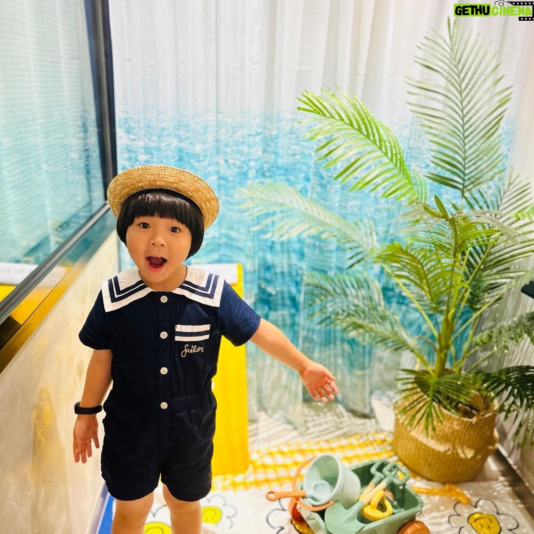 Choi Ja-woon Instagram - 배우마당 체크인⭐️ 카메라 테스트후 우리자운이도 배우마당 체크인👍 우리반 친구들도 고생했어❣️ 화이팅! @bbasshang @rara.sisterz @luv_seul___ @baewoomadang @actormadang_academy #배우마당체크인#압구정체크인 #카메라테스트#레벨업 #최자운 #키즈모델 #아역배우 #촬영#드라마#캐스팅 #kids#kidsmodel #kidsactor #kidsinfluencer #casting