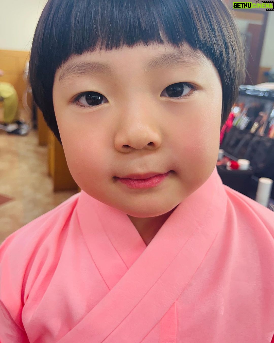 Choi Ja-woon Instagram - Shooting๐ฅ ์์ ์ฆ์ดฌ์ ๊ฟ์ดฌโค๏ธ ๋ถ์ฅ๊น์งํด์ 2์๊ฐ๋ง์ ๋๋จ! ๋งค์ผ ์ค๋๋ง ๊ฐ์ผ๋ฉด ์ข๊ฒ ๋น๐ฅฐ ํ์์ํจ๊ป @red.dragon1030 ๋ค์์ดฌ์์ ๋๋ ์ฆ๊ฒ๊ฒ ๋์ํ์๐ค Thanks to @group_ti @groupti_agency @ti_junsung #์ต์์ด#์์ญ๋ฐฐ์ฐ#ํค์ฆ๋ชจ๋ธ #๋๋ผ๋ง#์ํ#๊ด๊ณ #tvcf #์ดฌ์#์ดฌ์๋๊ธฐ์ค#์ดฌ์์ค์ผ์น #kbs๋๋ผ๋ง #kbs์์์ผํฐ #์ฆ์ดฌ#๊ฟ์ดฌ์๐ฏ #์ค๋๋ง๊ฐ์๋ผโ๏ธ #kids#kidsmodel #kidsactor #kidsinfluencer #kidsfashion