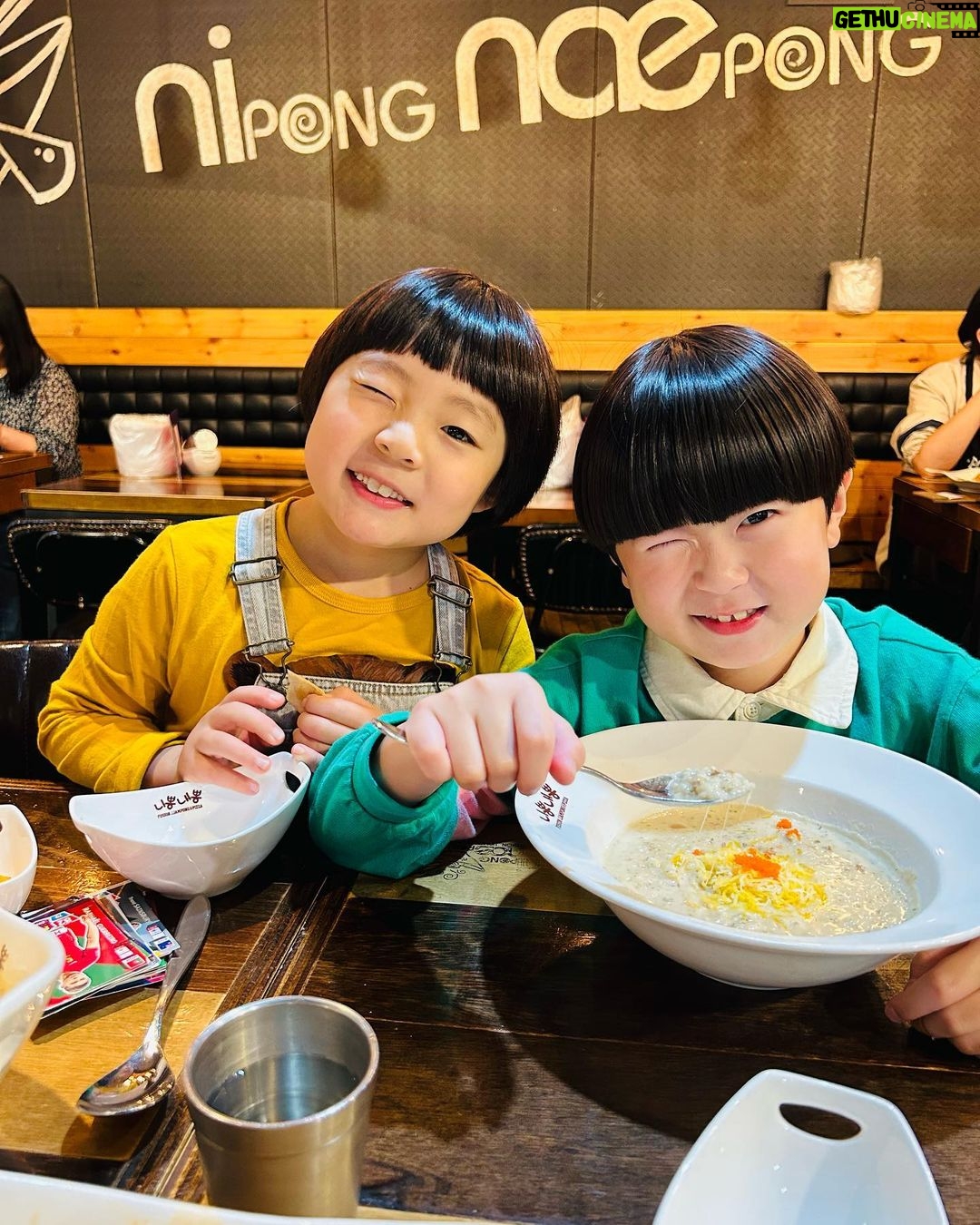Choi Ja-woon Instagram - 지난피드. . . 광고미팅후 라온이형아랑 밥먹고 별마당도서관가서 책보고 짧지만 알차게❤️ 별마당도서관 이런괜찮은곳이 있디니! 담에 또오자 ^^ 헤어지기 아쉬워 했던 자우니 자우니는 형아바라기 🥰 자운이가좋아하는 @kimraonair 담에 또오자💕 #최자운#김라온#형아바라기🌻 #키즈모델 #아역배우#광고미팅 #드라마#오디션#캐스팅#촬영 #kids#kidsmodel #kidsactor #kidsinfluencer #casting #현대백화점무역센터점 #별마당도서관📚 #담에또가자