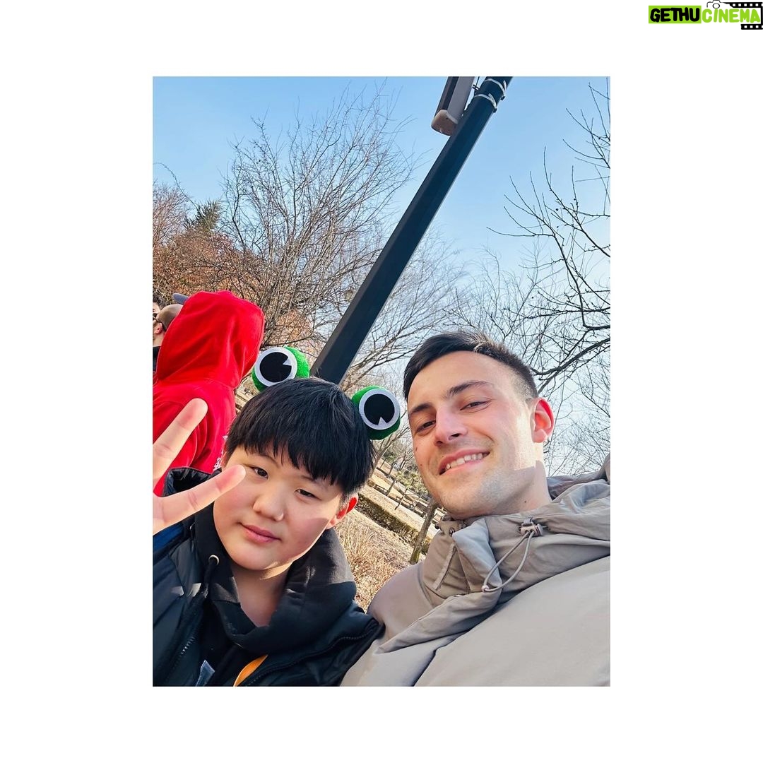 Choi Ja-woon Instagram - 1월22일~1월26일 4박5일 친구이현이와 함께한 @ehyun_ian 특별했던 영어캠프 🏕️ 너무너무 좋았는지 여름에도 또 가고 싶다고 한다🤣 친구들도 많이 사귀고 즐겁고 소중한 추억 만들고 왔다함 즐거운 추억 하나 추가☝🏻 #최수혁#손이현#친구와함께 #경기미래교육파주캠퍼스 #파주영어마을#4박5일영어캠프 #마지막날#퇴소식날 #무한에너지뿜뿜 #아들#아들그램 #kids#kidsmodels #kidsactor #kidsinfluencer #kidsootd #일상#기록#즐거운추억하나추가요☝️