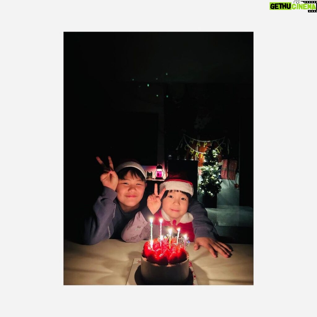 Choi Ja-woon Instagram - 메리크리스마스 🎄🎁 #메리크리스마스 #12월25일🎄 #즐거운하루되세요🌸 #merrychristmas 🎄🎁🎅 #kids#kidsactor #kidsmodel #kidsinfluencer #casting