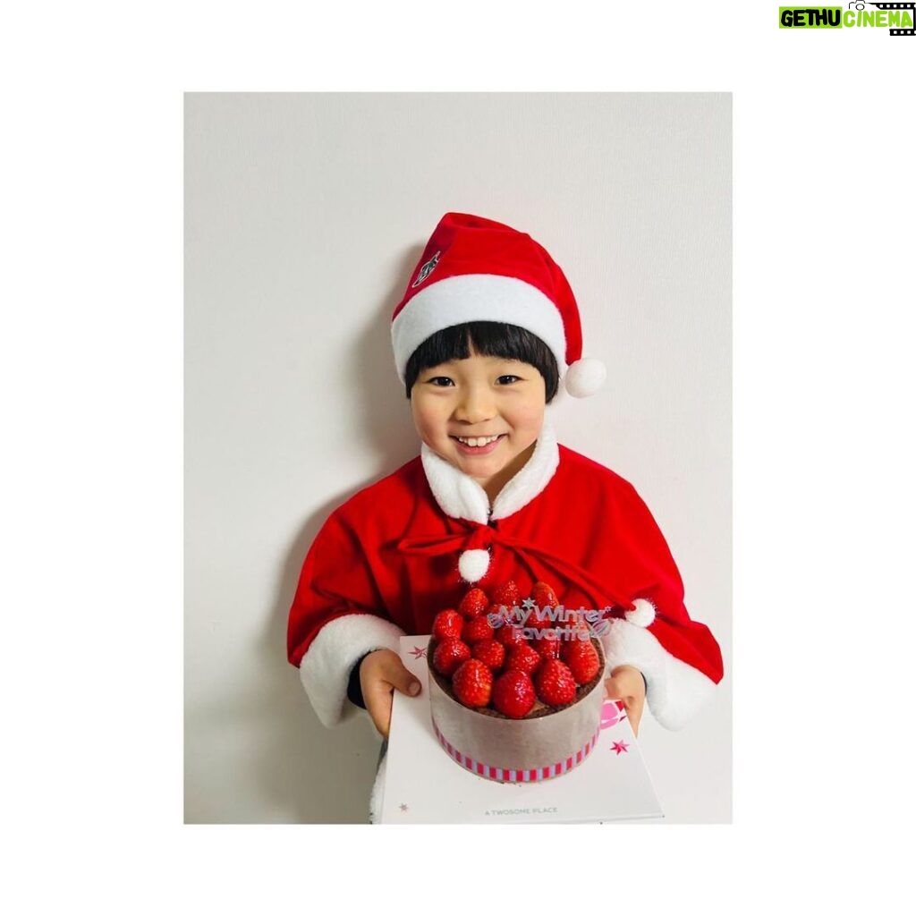 Choi Ja-woon Instagram - 메리크리스마스 🎄🎁 #메리크리스마스 #12월25일🎄 #즐거운하루되세요🌸 #merrychristmas 🎄🎁🎅 #kids#kidsactor #kidsmodel #kidsinfluencer #casting