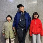 Choi Ja-woon Instagram - 지난주 릴스를 찍을줄 아는 @yoo_seung_a_2015 승아의 도움으로 슬릭백 찍어봄. 그냥 뛰어다니는 수준 🤣 릴스찍다 수혁이가 자주보는 강철부대 이동규님을 봤다. @gyu_17_2 수혁이 너무 좋아함. ㅋ ㅋ ㅋ 사진찍어 주셔서 감사합니다🥰 #최수혁#최자운#유승아 #키즈모델 #아역배우 #슬릭백#대환장파티 #우연히만난 #강철부대#이동규 #사진찍어주셔서감사합니다❣️ #kids#kidsmodel #kidsactor #드라마#영화#광고#casting #섭외 #일상#기록스타그램