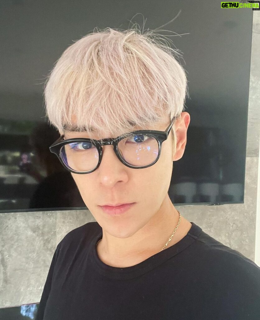 Choi Seung-hyun Instagram - My collaboration with Hakusan is finally revealed. The model named “T.O.P” has arrived. Shirayama san modeled it to the shape of my face. Very excited #HakusanTOP