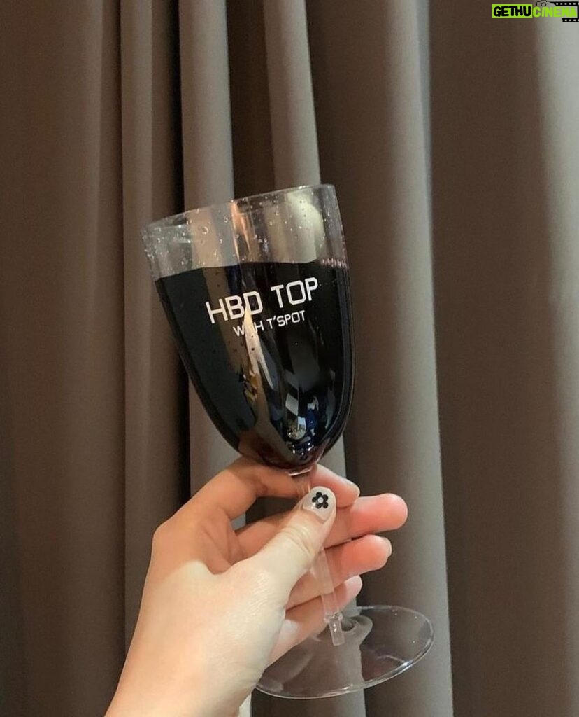 Choi Seung-hyun Instagram - Thank you for celebrating my birthday on which I shared our wine T'SPOT with my Queens first.