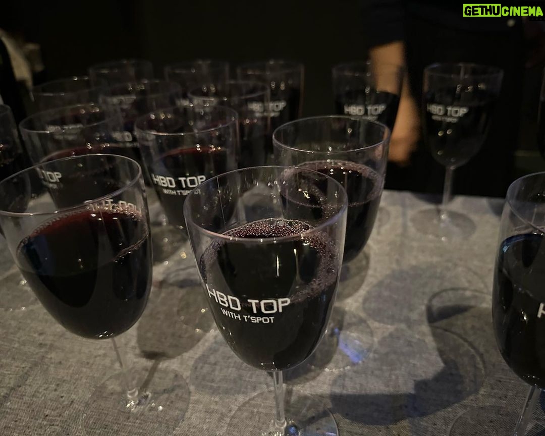 Choi Seung-hyun Instagram - Thank you for celebrating my birthday on which I shared our wine T'SPOT with my Queens first.
