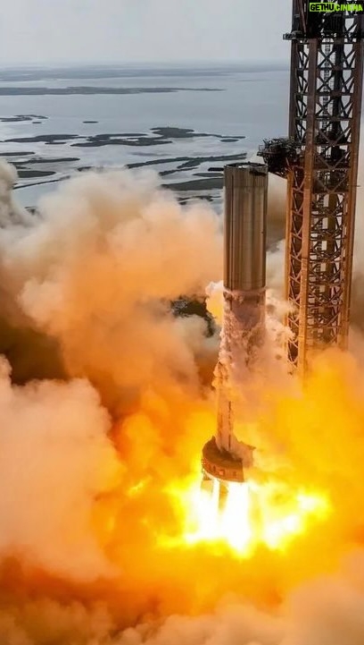 Choi Seung-hyun Instagram - Probably the most Powerful Rocket Ignition in Human History, 💥👩🏻🚀💥 #dearMoon #Starship #SpaceX #dearMoonCrew