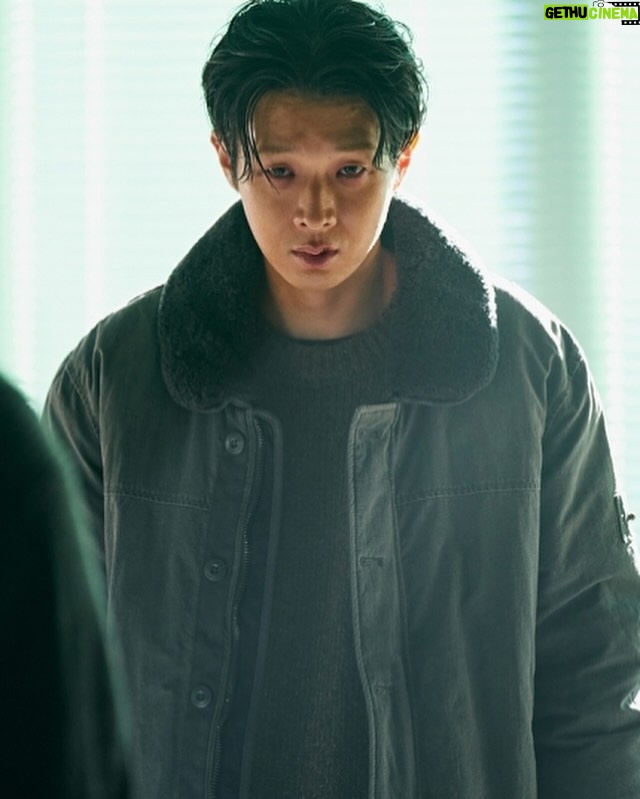 Choi Woo-shik Instagram - A Killer Pard⭕️x NETFLIX
