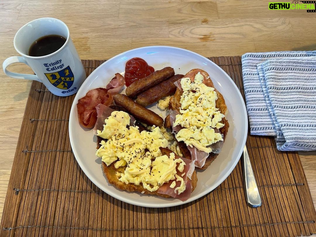 Choi Woo-shik Instagram - Sometimes good breakfast makes it easier 🥞🧇