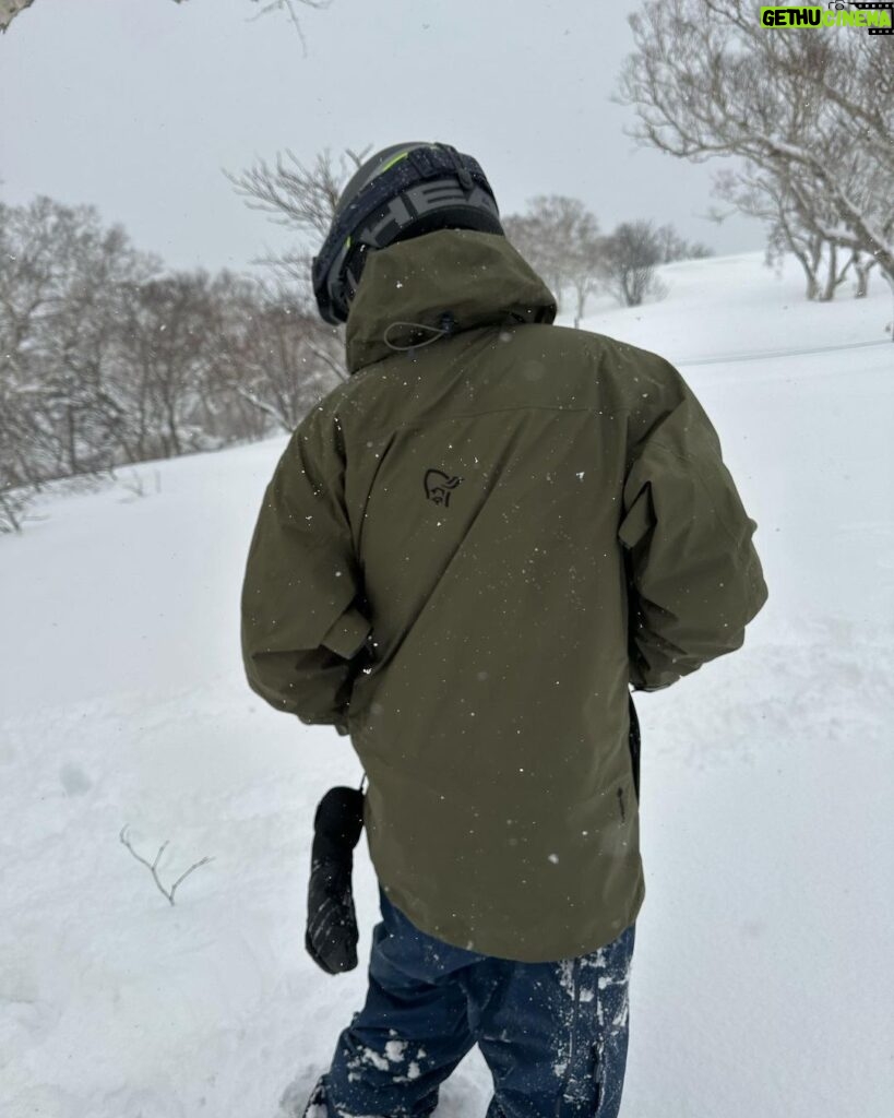 Choi Woo-shik Instagram - 눈 정말 많이 보고온날 #norrøna #ski#snowboarding @radstore552