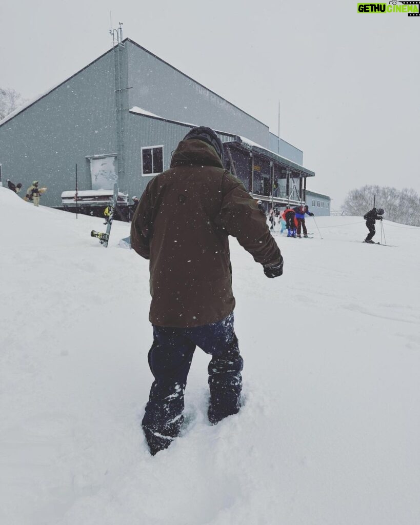 Choi Woo-shik Instagram - 눈 정말 많이 보고온날 #norrøna #ski#snowboarding @radstore552