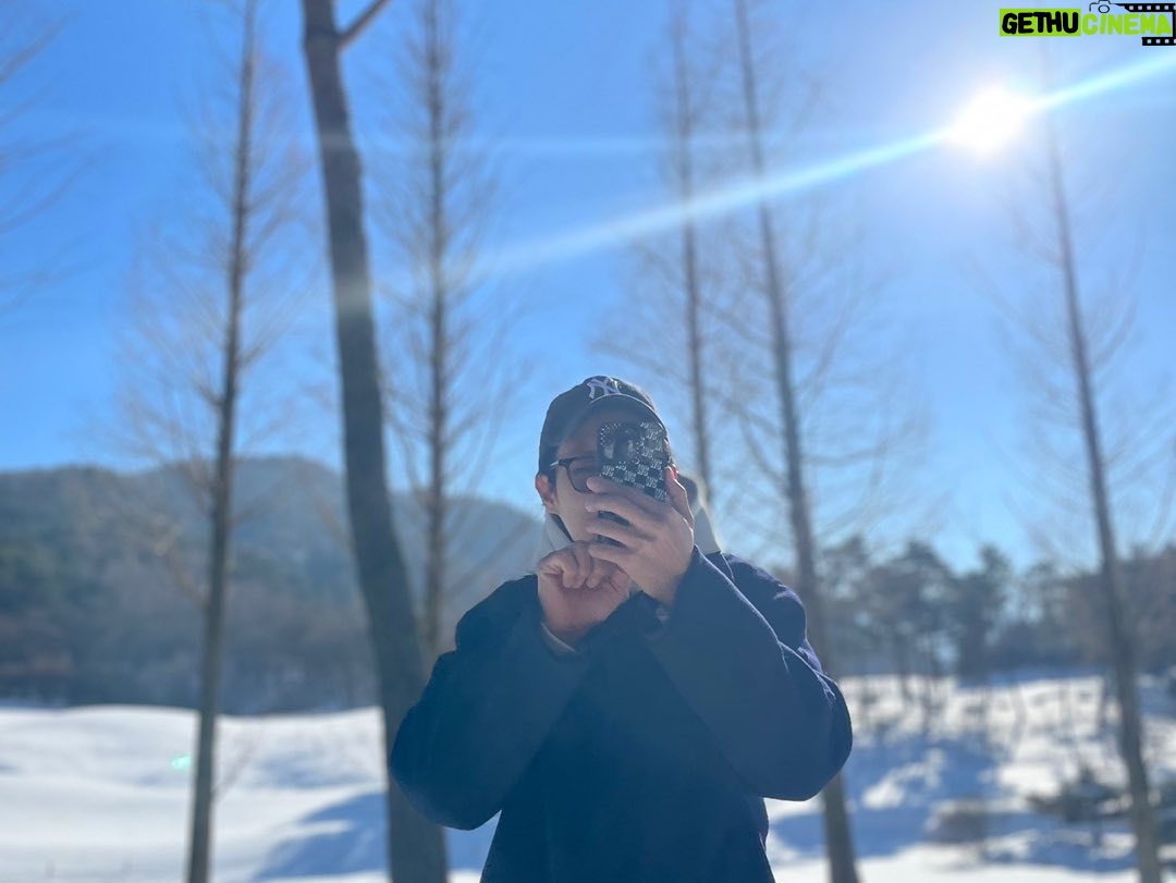 Choi Woo-shik Instagram - 다들따듯한연말잘마무리하시고 초코처럼포근하게내년을맞이해보아요