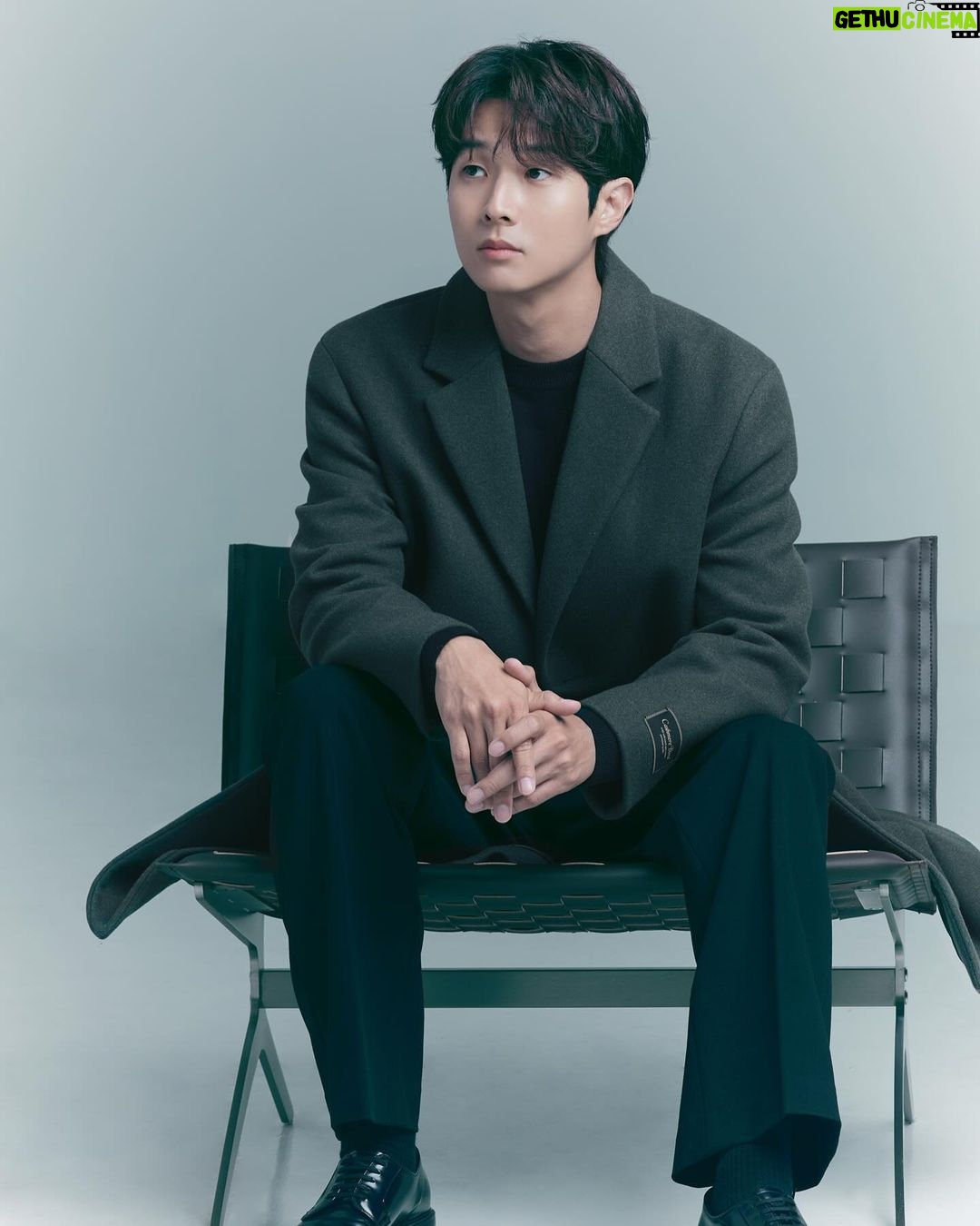 Choi Woo-shik Instagram - 이제 코트에 계절이 왔네요 @projectm_official_