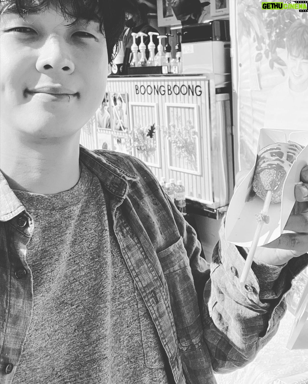 Choi Woo-shik Instagram - 🙏🏻 Thank you TEAM!!! 💆🏻👍🏻