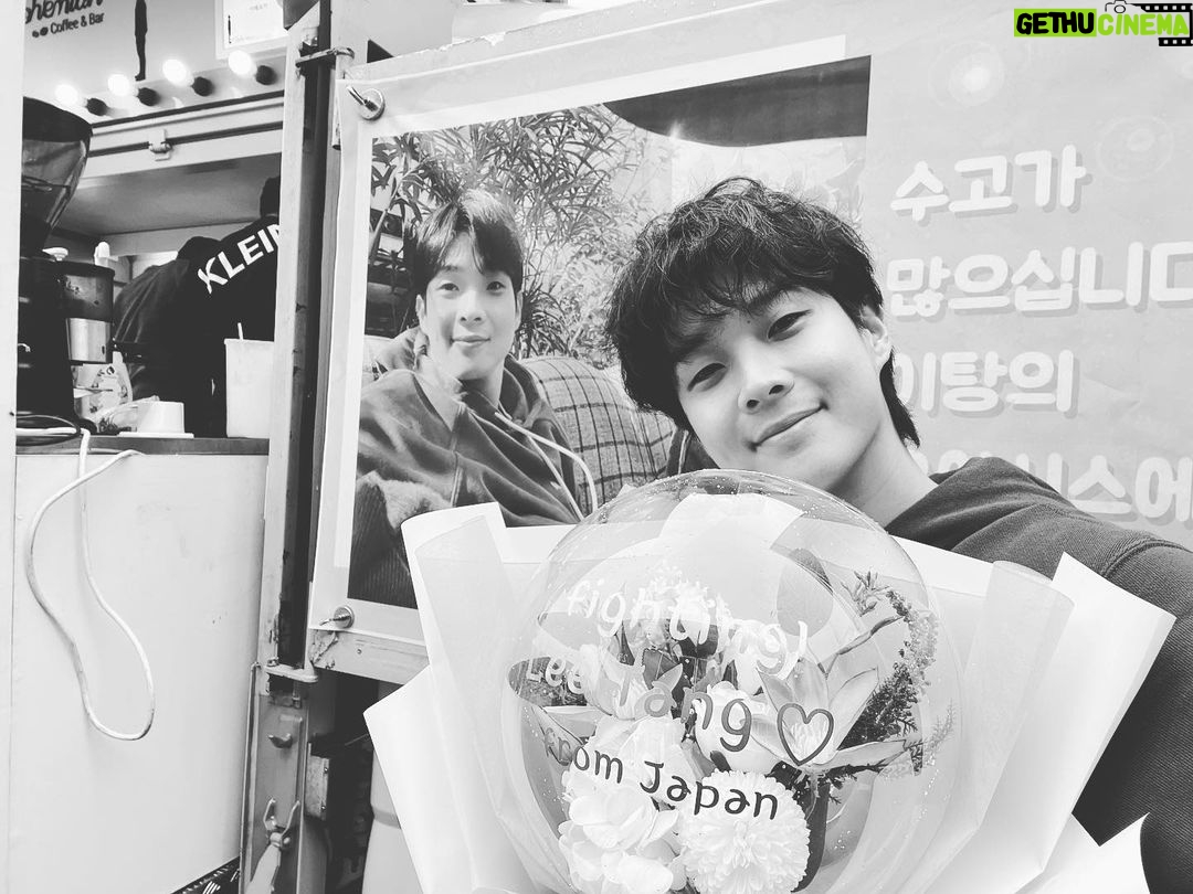 Choi Woo-shik Instagram - 일본팬분들감사합니다ありがとう😊