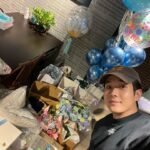 Choi Woo-shik Instagram - 여러분 항상 감사드립니다. 이렇게 요 몇일간 여러분 덕분에 너무나 행복한 나날들을 보내고있습니다. 항상 건강하시고 행복하세요! 🙇🏻‍♂️메세지북을 다음에 함께 읽어보는 자리를 만들어볼께요!!!