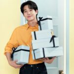 Choi Woo-shik Instagram - 사랑하는 사람에게 내 마음을 #이쁘게 전달하는 방법 제가 알려드릴까요? #프레쉬 블루상자로 전달해보세요! @freshbeautykorea #fresh #giftbox #giftideas #광고