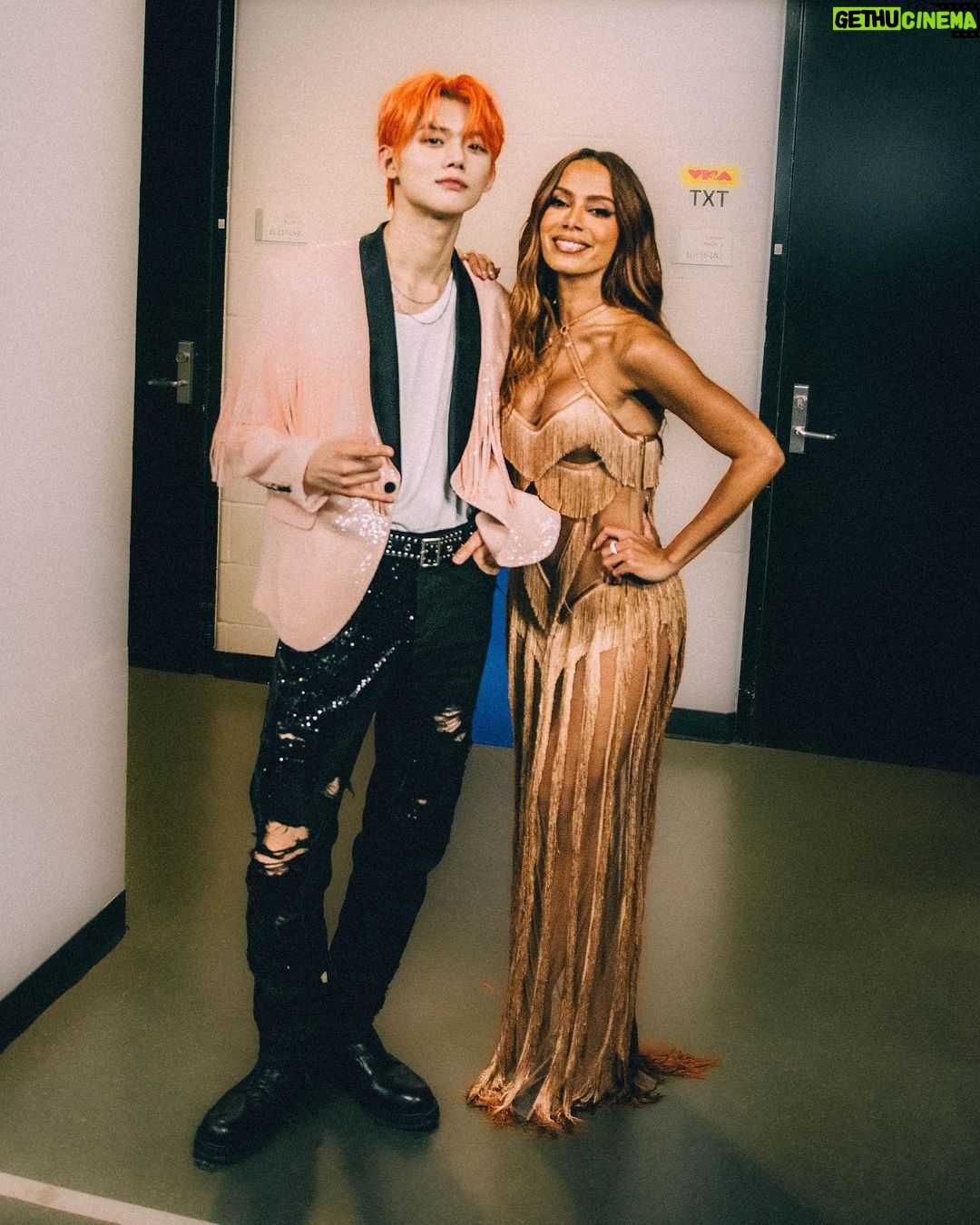 Choi Yeon-jun Instagram - my good friend Anitta @anitta