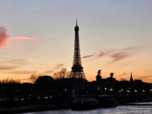 Choi Yeon-jun Instagram - Yeonjun in Paris photo by @bamgyuuuu