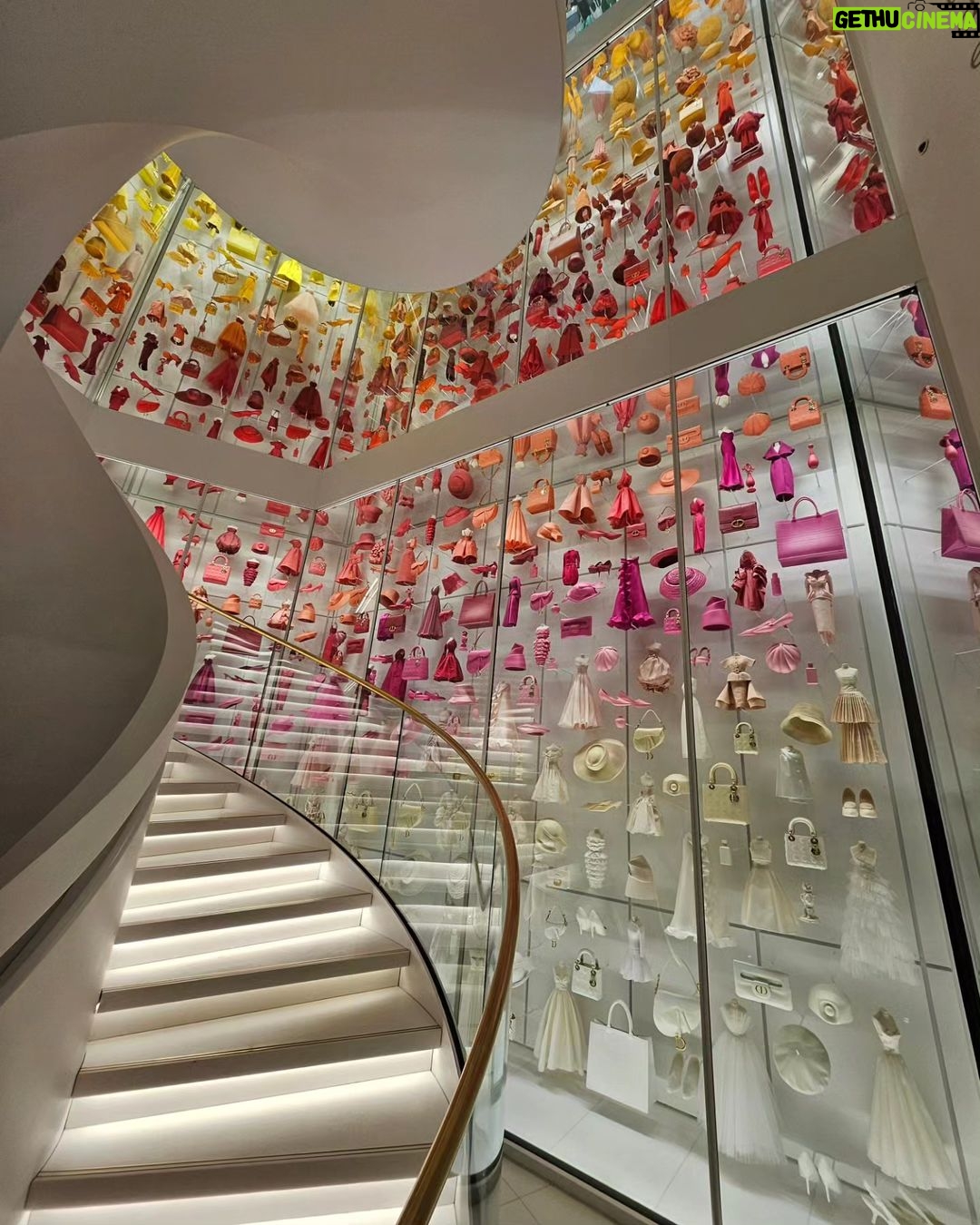 Choi Yeon-jun Instagram - La Galerie Dior @dior #Dior
