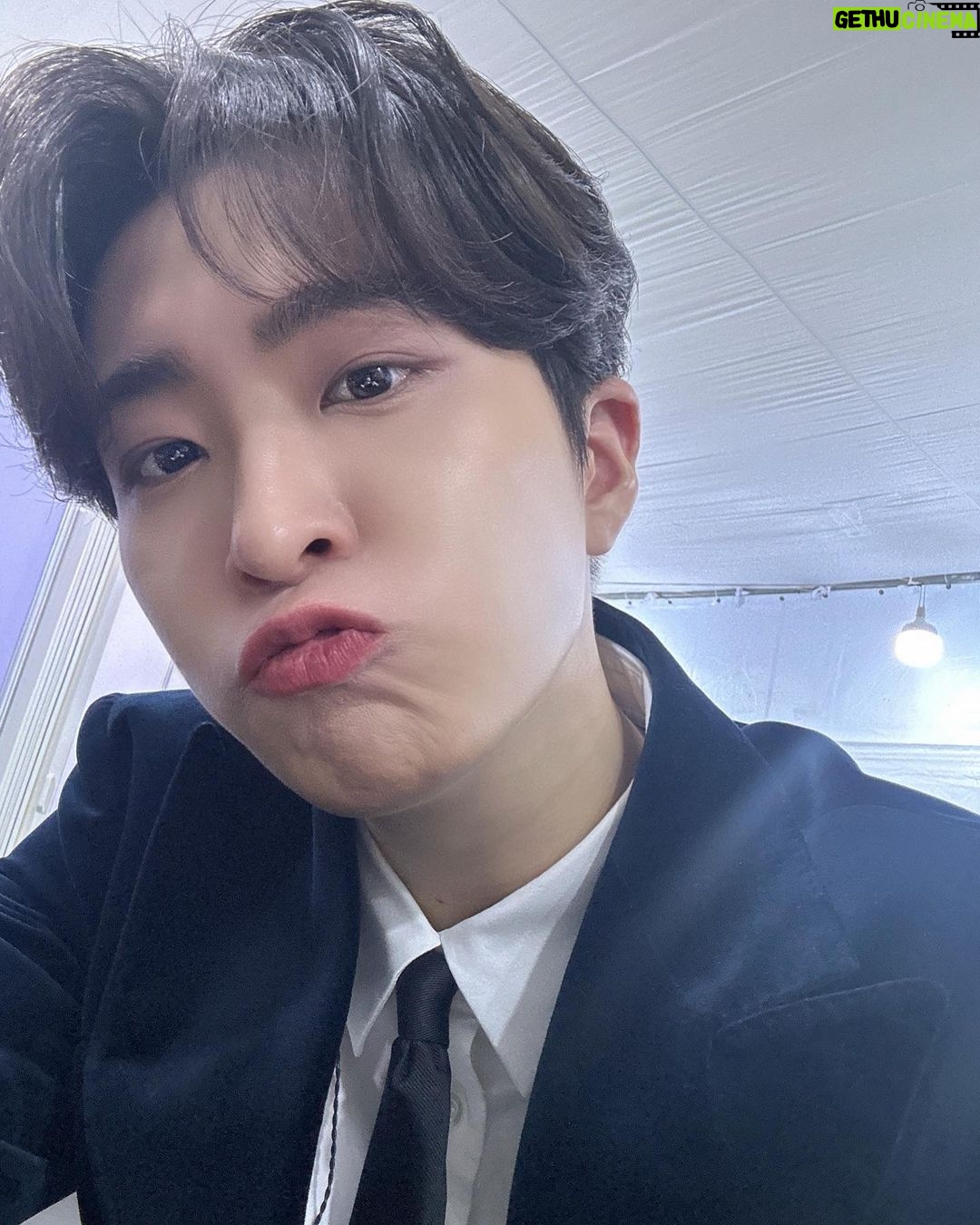 Choi Young-jae Instagram - 고생했다 영재야 Thanks IGOT7💚 #DoIt #YOUNGJAE