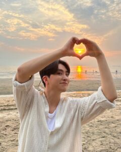 Choi Young-jae Instagram - 라뷰라뷰☀️🫶🏼