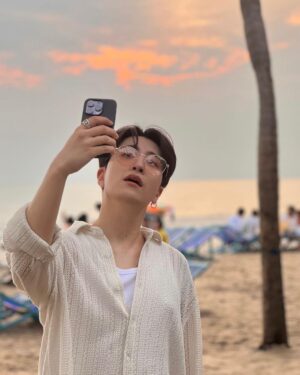 Choi Young-jae Instagram - 라뷰라뷰☀️🫶🏼