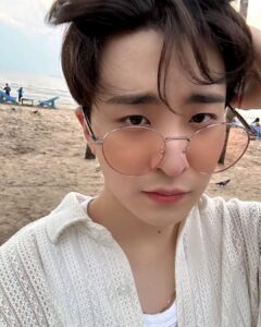 Choi Young-jae Instagram - 라뷰라뷰☀️🫶🏼