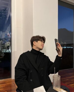 Choi Young-jae Instagram - 🤔