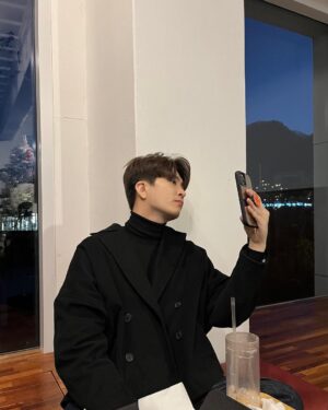Choi Young-jae Instagram - 🤔