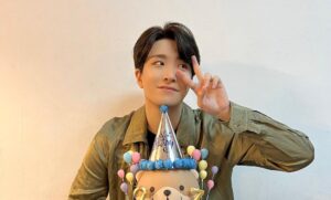 Choi Young-jae Instagram - 오늘 생일 기분이째집니다. 
#아가새 
여러분들 소중한 토요일에 저 보러 찾아와주셔서 너무너무 고마워요 오늘하루 푹쉬고 내일도 푹쉬면서 놀아요~? 고맙고 사랑합니다💚 아 그리고 바쁠텐데 깜짝으로 찾아와준 재범형 고마워🧡  @jaybnow.hr