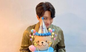 Choi Young-jae Instagram - 오늘 생일 기분이째집니다. 
#아가새 
여러분들 소중한 토요일에 저 보러 찾아와주셔서 너무너무 고마워요 오늘하루 푹쉬고 내일도 푹쉬면서 놀아요~? 고맙고 사랑합니다💚 아 그리고 바쁠텐데 깜짝으로 찾아와준 재범형 고마워🧡  @jaybnow.hr