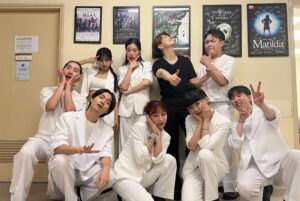 Choi Young-jae Instagram - thank you Manila🇵🇭 Singapore🇸🇬 Bangkok🇹🇭 thank you for waiting  #아가새 💚 @fabiotheasian  @_tzuru_ @seobsin_im @_rhinodd @jin_starr @born.b_sunarri @eunhyekimm @dora.___k @varaleey 다들고생해쓰!
