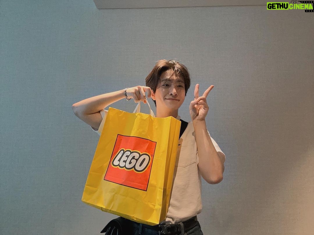 Choi Young-jae Instagram - 🇹ðŸ‡ðŸ›’🚶