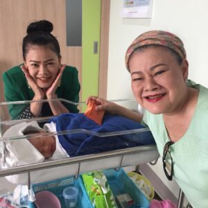 Chomchai Chatvilai Instagram - ลูกเกลือ กิตติ เชี่ยววงศ์กุล ลูกชายที่น่ารัก มีลูกก็น่ารักอีก