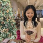Chou Tzu-yu Instagram - ♥️💚🍷merry and happy~~ ;”}
